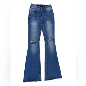 Women’s juniors Simply Society flared distressed blue jeans size 0/24 NWOT